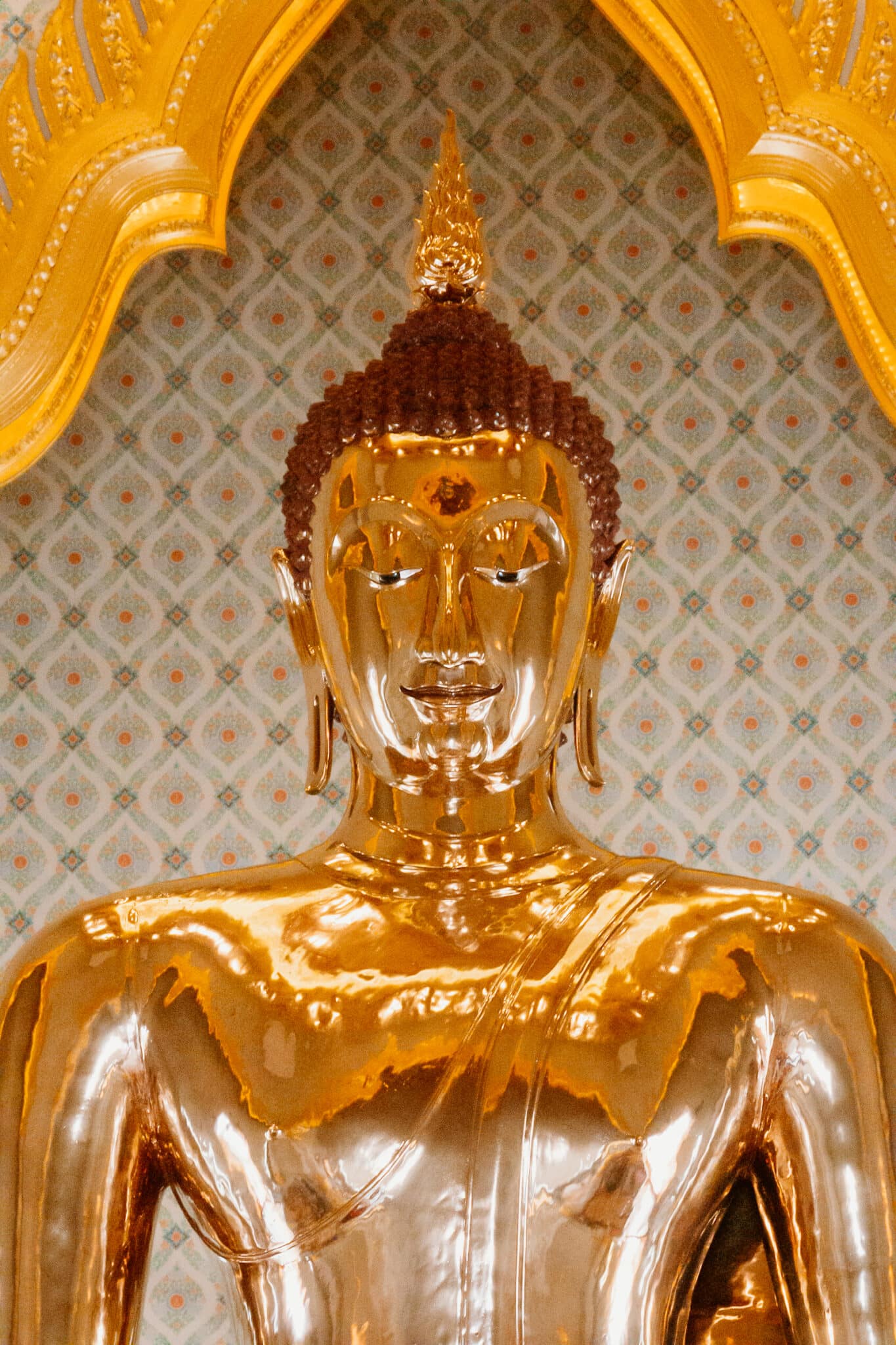 Entdecke den Goldenen Buddha in Bangkok Besuch im Wat Traimit