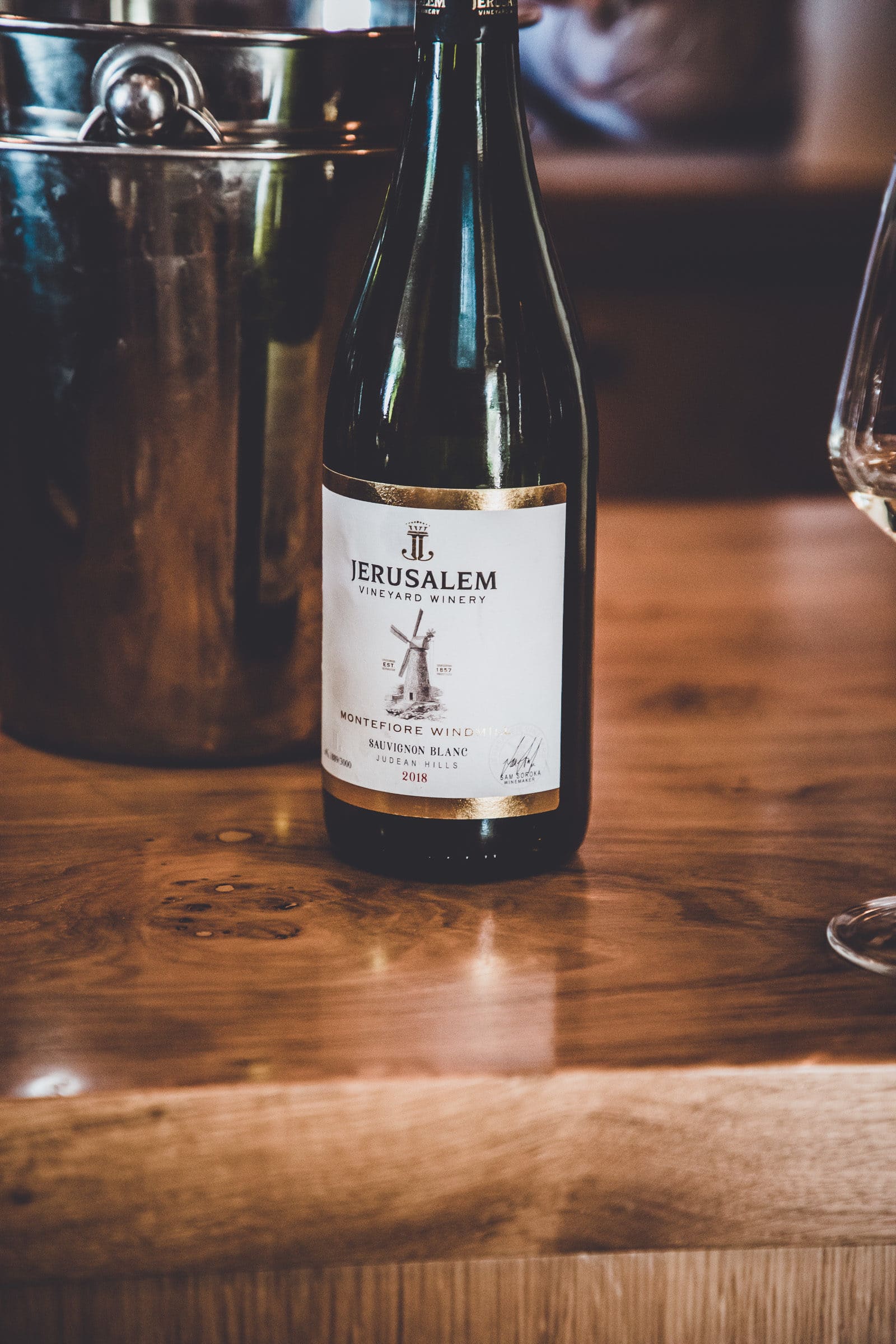 Jerusalem Sehenswürdigkeiten: Alle Tipps und Infos - Der große Jerusalem Guide 15 Weinprobe Jerusalem Israel Wein Weingut Weinflasche Jerusalem Vineyard Winery