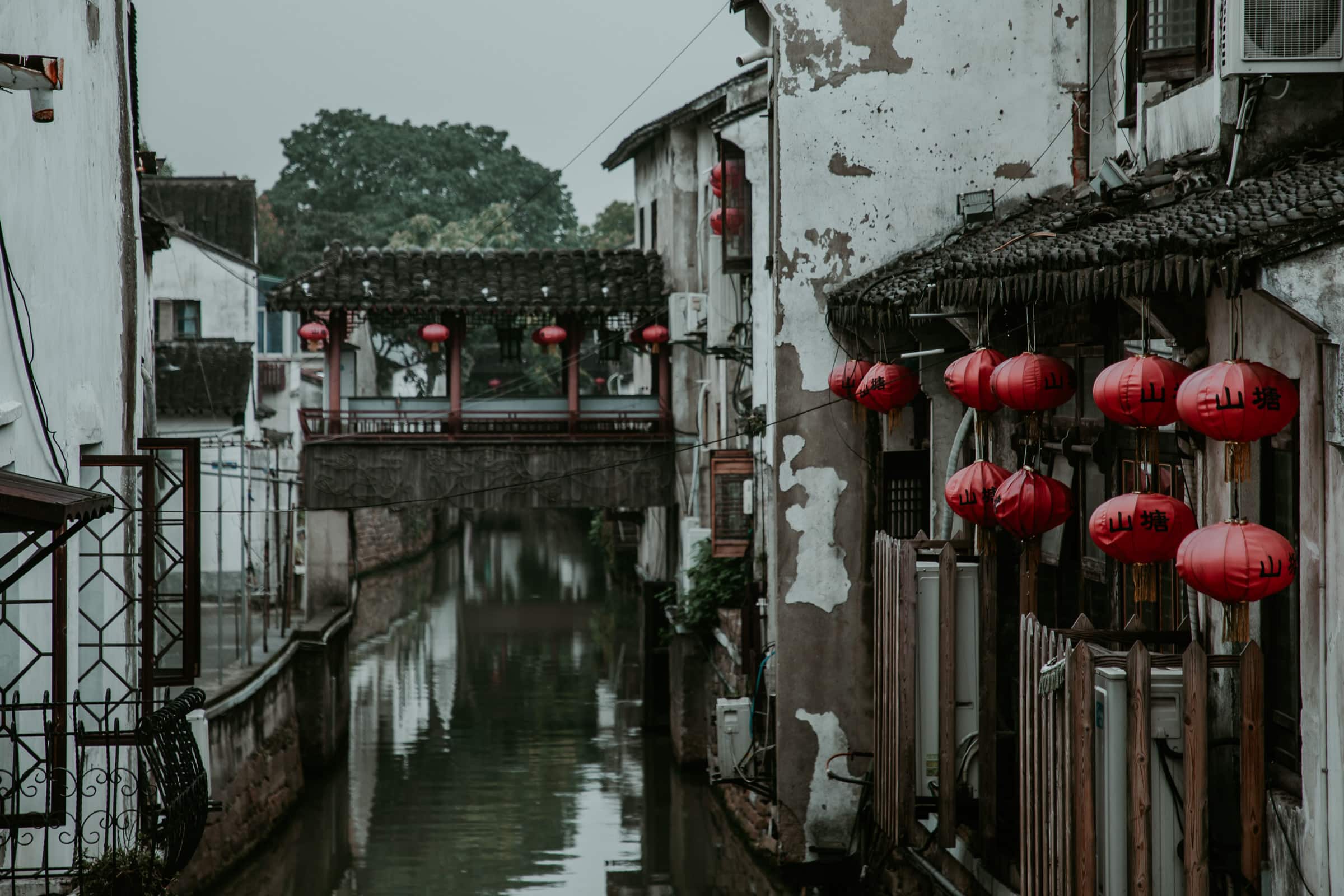 Suzhou Kanal rote Lampions