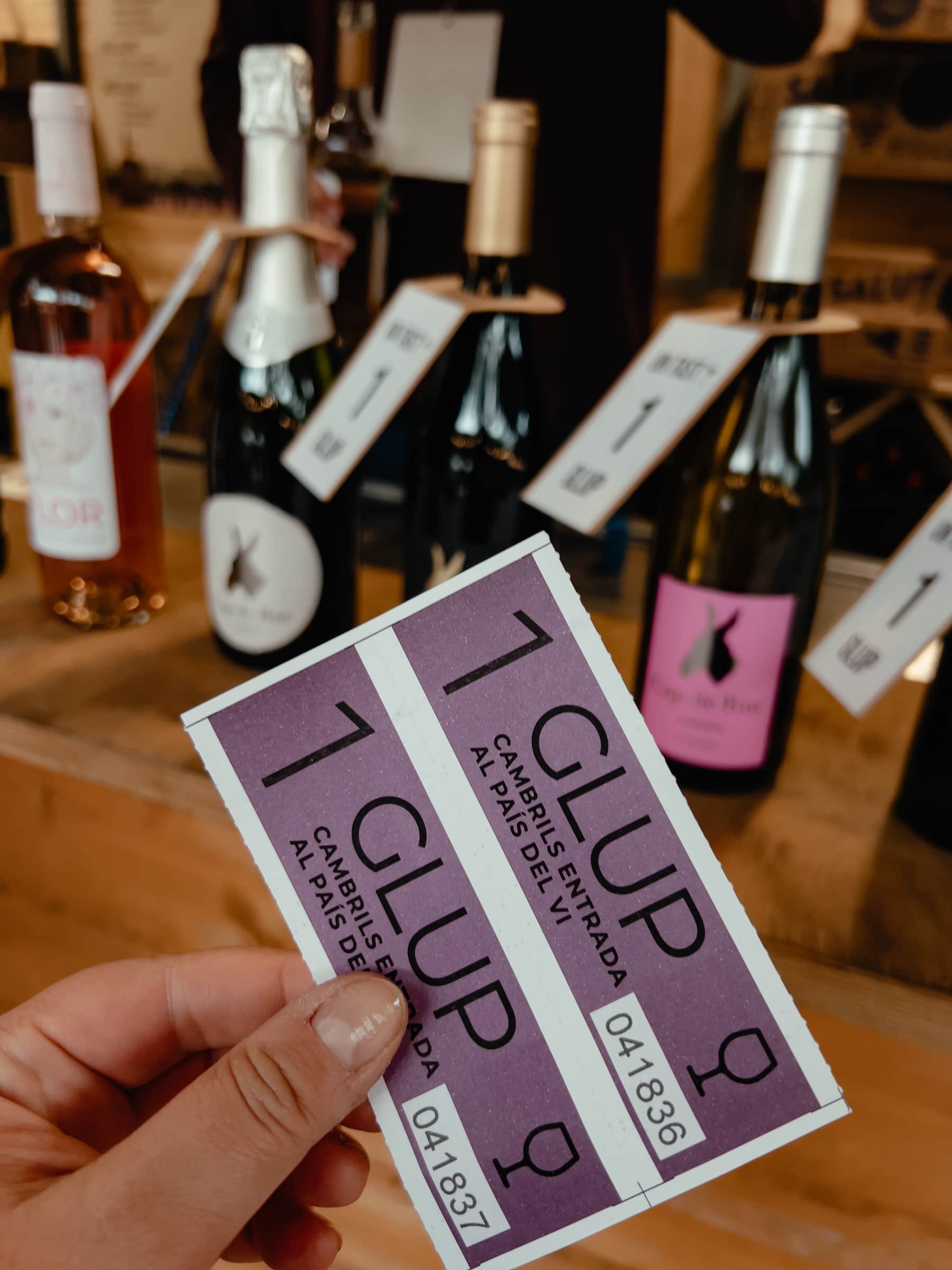 Drink vouchers at the wine festival in Cambrils labeled with Gulp