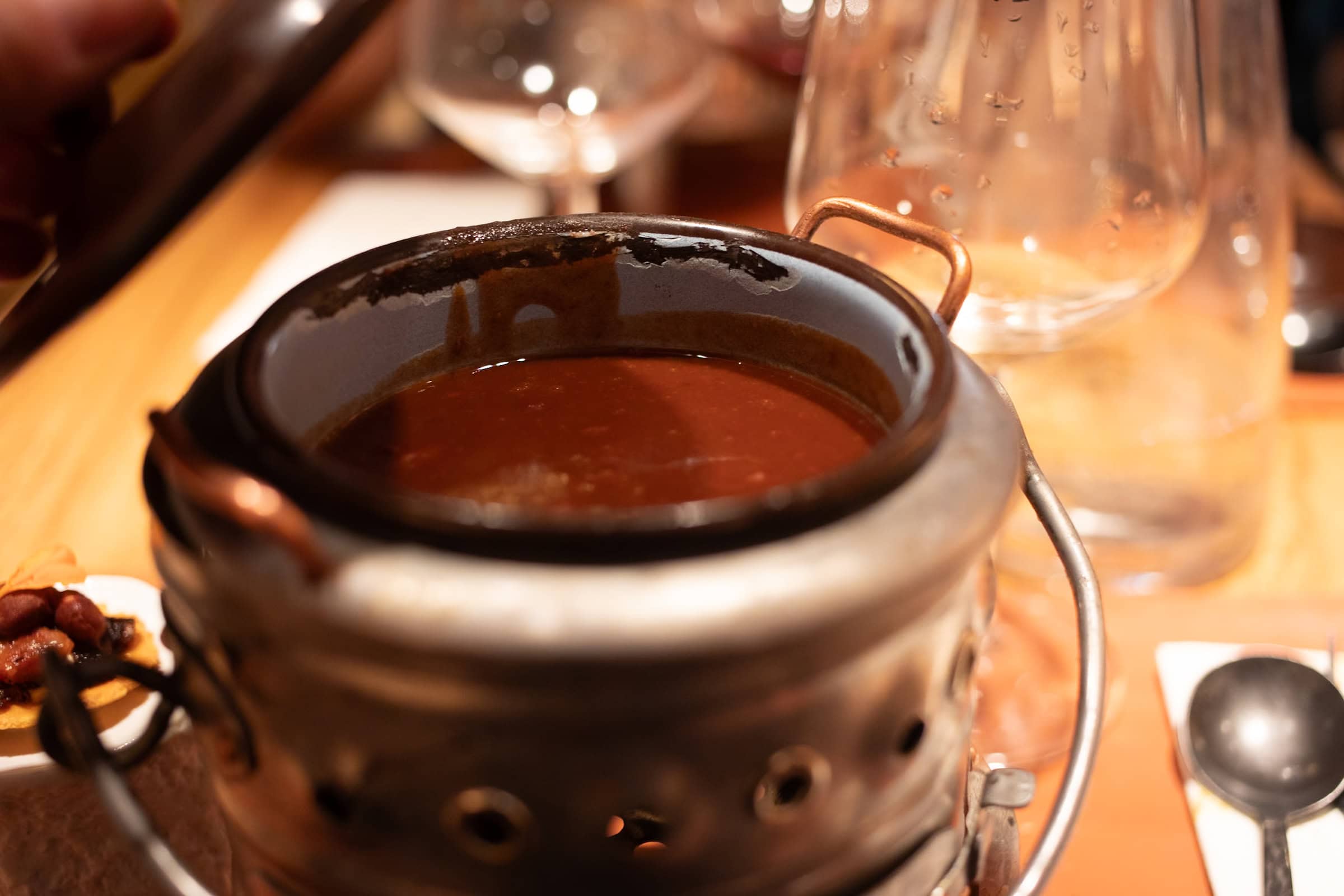 Tradtionelle baskische Putxera im Alutopf